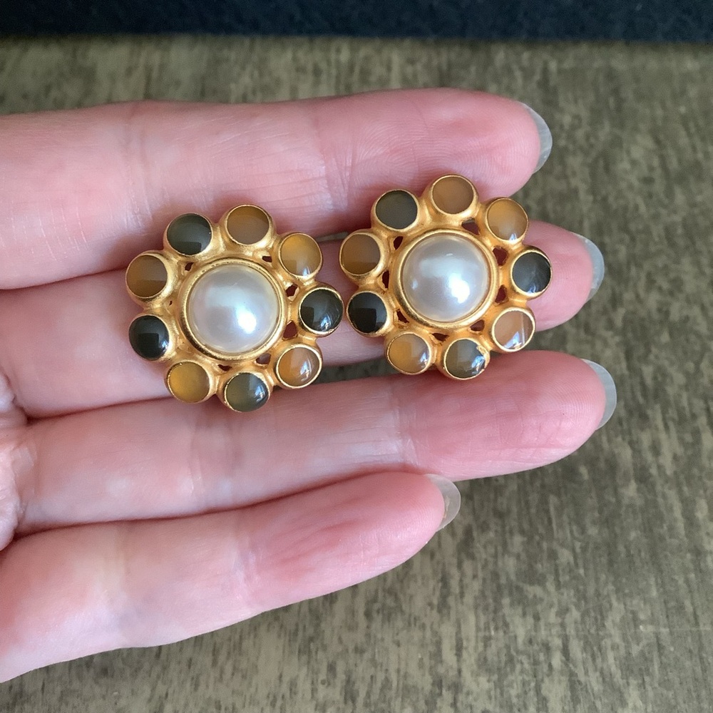 Vintage Anna Klein faux pearl clip on earrings.